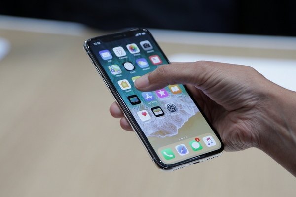 iPhone X подешевел почти на 10 тысяч рублей в России iPhone X подешевел почти на 10 тысяч рублей в России
