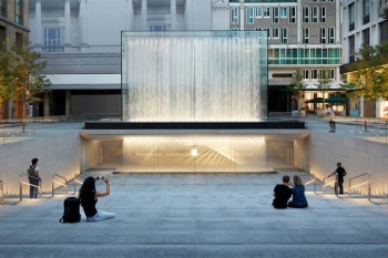 Apple Store открыла флагман в Милане