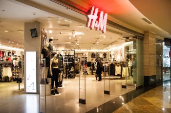 На месте H&M в «Афимолле» откроется новый магазин с брендами класса люкс