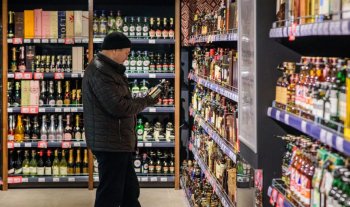Минимальные розничные цены на крепкий алкоголь вырастут в России с 2023 года