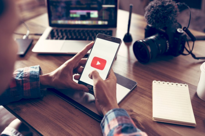 YouTube начал тестировать технологию прямой продажи товаров из видео