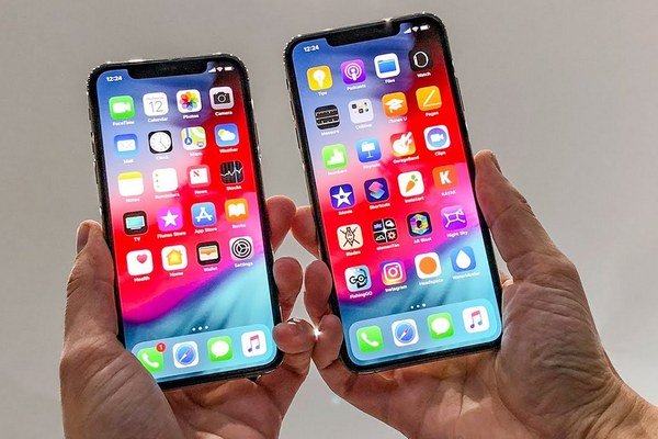 Связной, Евросеть и Cstore открыли продажи новых iPhone и Apple Watch Series 4 Связной, Евросеть и Cstore открыли продажи новых iPhone и Apple Watch Series 4
