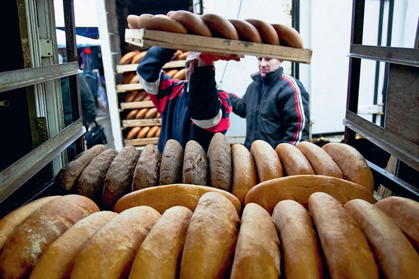 Ритейлеры и пекари договорились о возврате непроданного хлеба 
