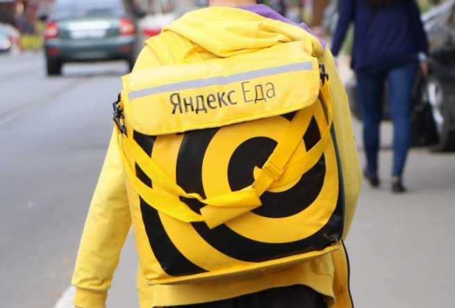 В Яндекс.Еде теперь можно воспользоваться программами лояльности ритейлеров при заказе продуктов из магазинов