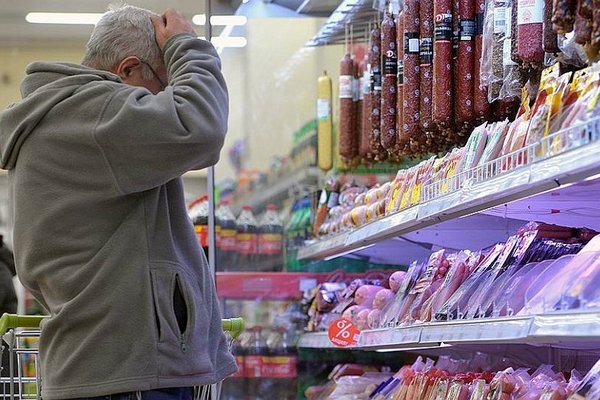 Треть россиян вынуждены экономить на продуктах