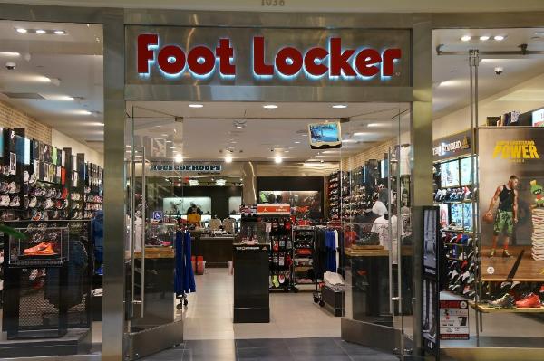 Foot Locker купит двух конкурентов