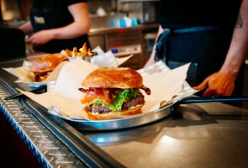 В Москве закрылись почти все рестораны Black Star Burger В Москве закрылись почти все рестораны Black Star Burger