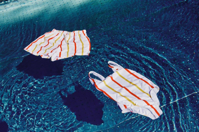 Макдоналдс выпустил коллекцию купальников из переработанных трубочек (фото)