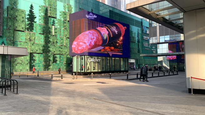 Группа «Черкизово» запустила наружную 3D-рекламу колбасы