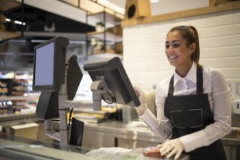 Наиболее остро общепит ощущает нехватку продавцов-кассиров