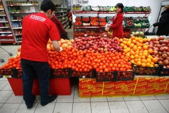 Крупнейшие продовольственные ритейлеры сократили импорт на 29% из-за эмбарго