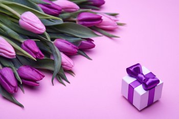 Аналитика МТС: женщины получат в подарок на 8 марта цветы и ювелирные украшения