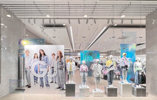 Магазины Gloria Jeans начали открываться на местах покинувшего Россию H&M