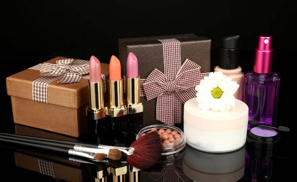 Годовой оборот поддельной косметики и парфюма в РФ превысил 10 млрд рублей