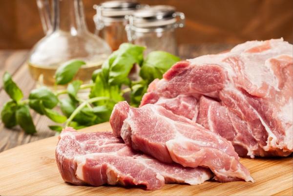 Власти попросили ритейлеров и производителей отчитаться о ценах на мясо