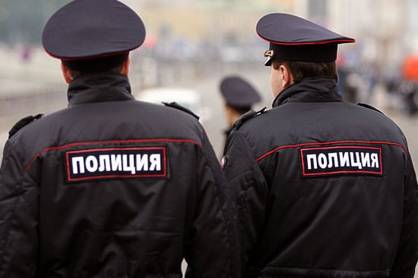Неизвестные в масках обокрали фургон со спортивными костюмами на западе Москвы 