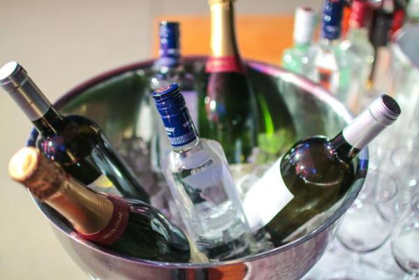 Продажи слабоалкогольных напитков в РФ в марте выросли на 7,9%