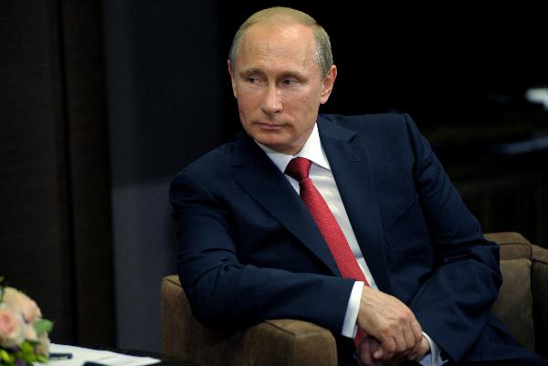 Владимир Путин подписал закон о повышении налога с больших зарплат