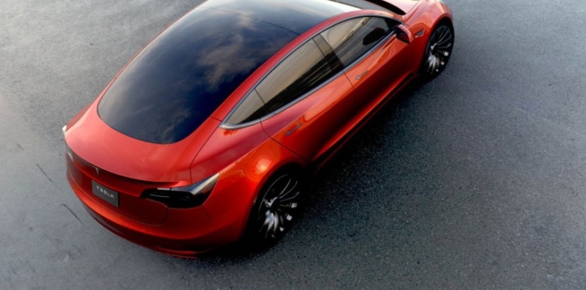 «Связной» запустил услугу аренды электромобилей Tesla