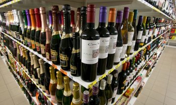 Tinkoff CoronaIndex: траты москвичей на алкоголь накануне нерабочих дней выросли на 70%