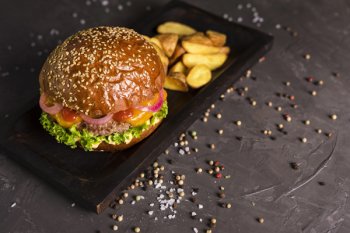НДС на гамбургеры с 1 октября будет взиматься по ставке 20%