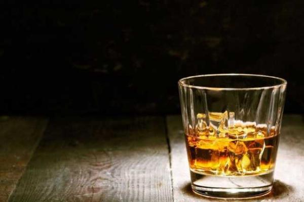 Стали известны потери России от теневой торговли алкоголем