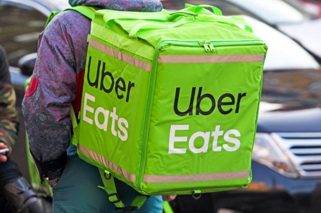 Uber Eats превращает курьеров в персональных покупателей