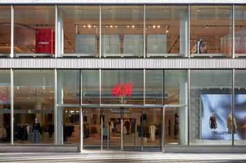 Главное за неделю: H&M закрыл офис в РФ, ушедшим компаниям усложнят возврат в Россию, «Вкусвилл» закрыл проект кафе «Вместе»