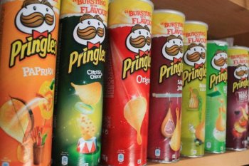В российских магазинах закончились запасы чипсов Pringles