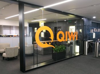 Платежные сервисы Qiwi перестали работать после отзыва лицензии у Киви-банка