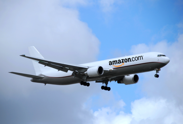 Amazon представил первый самолет для доставки товаров