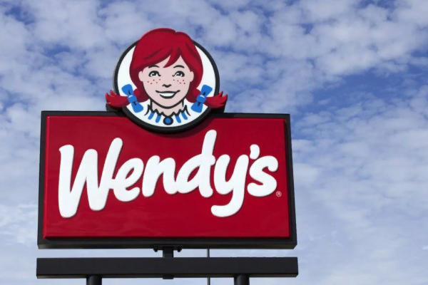 Wendy's будет использовать посуду из переработанного пластика