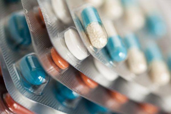 Продажи крупнейших поставщиков лекарств резко сократились