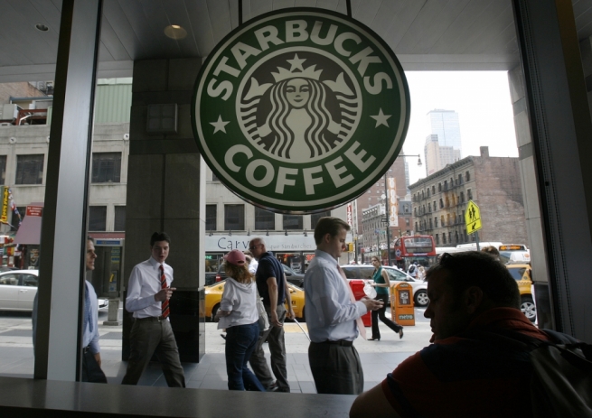 Сеть Starbucks в Японии начала продажу алкоголя