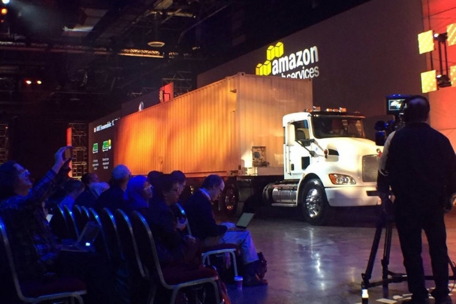 Amazon представила грузовик-флешку