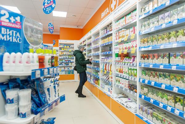 Крупнейшие российские аптечные сети нарастили продажи, но сократили долю на рынке
