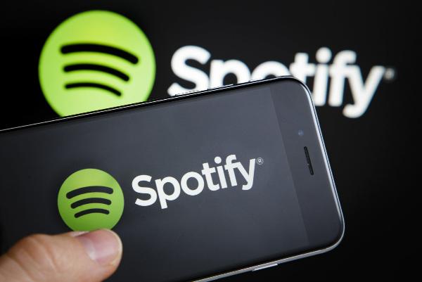 Spotify тестирует более дешевую подписку с рекламой