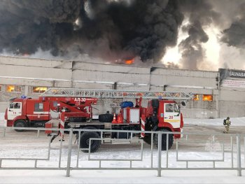 Крупный пожар произошел на складе холодильников «Бирюса» в Красноярске