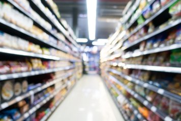Более 70% опрошенных россиян делают покупки в магазинах фиксированных цен