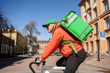 «Авито Подработка» назвала регионы с самыми высокими ставками для курьеров