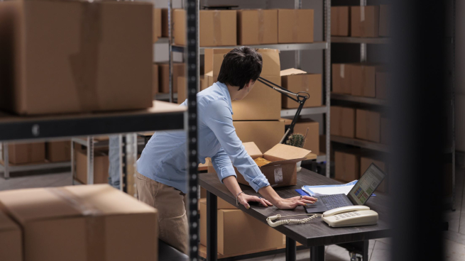 Средние зарплаты для специалистов складов выросли на 15%