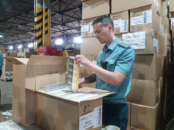 Российская таможня изъяла более 40 млн пачек нелегальных сигарет за полтора года