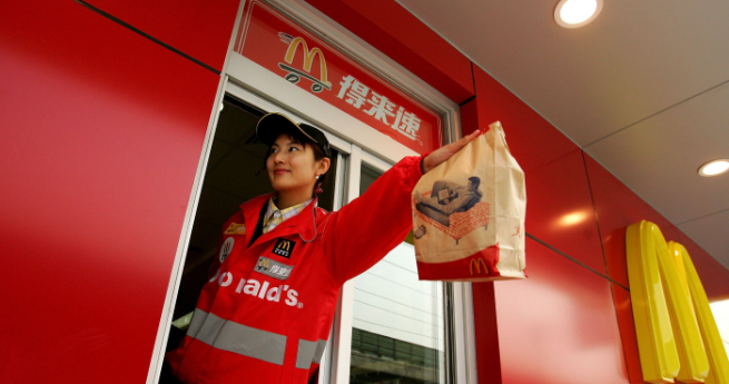 Китайский McDonald's будет работать под брендом «Золотые арки»