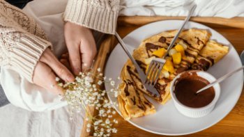 «Перекресток»: каждый второй россиянин за один раз съедает от 2 до 5 блинов