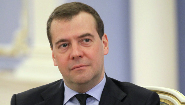 Медведев поручил найти новых поставщиков запрещённых товаров