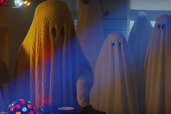 IKEA сняла рекламный ролик про вечеринку привидений (ВИДЕО)