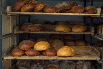 Торговая наценка на хлеб в федеральных сетях РФ приближена к нулю