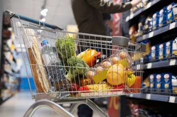 Этой осенью продажи продуктов питания в РФ упали на 5% Этой осенью продажи продуктов питания в РФ упали на 5%