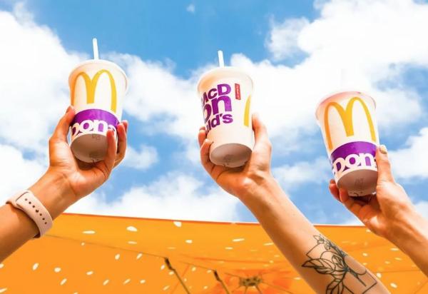 Макдоналдс будет использовать подстаканники из собственных переработанных стаканчиков