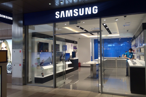 В московском ТРЦ «БУМ» открылся магазин Samsung 